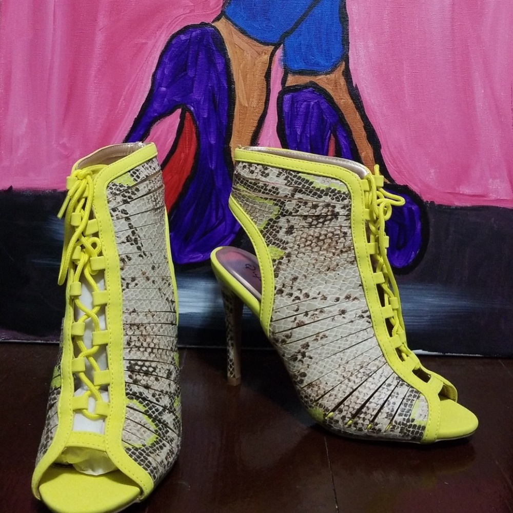 Lace up booties NBW